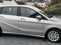 Gebraucht Mercedes B180 Style 122 PS (89 kW) 2016 Silber Van / Kleinbus
