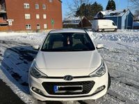 gebraucht Hyundai i20 1.2 Classic Sonderedition YES! Silver