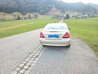 Gebraucht Mercedes C200 Classic 122 PS (89 kW) 2003 Gold Limousine
