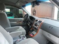 Gebraucht Kia Carnival EX 144 PS (105 kW) 2004 Silber metallic Van / Kleinbus
