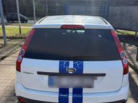Gebraucht Ford Fiesta 80 PS (58 kW) 2006 Weiß Kleinwagen