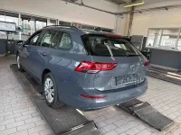 Gebraucht VW Golf VIII Life 131 PS (96 kW) 2023 Delfingrau (metallic) Kombi