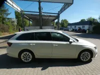 Gebraucht Skoda Octavia Style 116 PS (85 kW) 2023 Bila candy/candyweiss Kombi