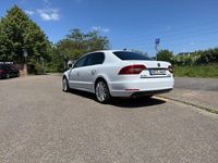 Gebraucht Skoda Superb Exclusive 170 PS (125 kW) 2014 Weiß Limousine