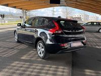 Gebraucht Volvo V40 You! 114 PS (83 kW) 2014 Black sapphire / metallic Limousine