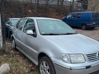 Gebraucht VW Polo 60 PS (44 kW) 2001 Grau Kleinwagen