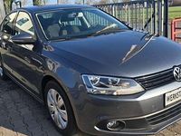 Gebraucht VW Jetta Trendline 105 PS (77 kW) 2011 Platinum grey metallic Limousine