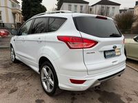 Gebraucht Ford Kuga Individual 179 PS (131 kW) 2015 Weiß SUV
