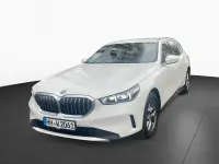 Gebraucht BMW 520 Comfort Edition 197 PS (144 kW) 2025 Alpinweiss (weiß) Kombi