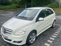 Gebraucht Mercedes B180 109 PS (80 kW) 2011 Weiß Kleinwagen
