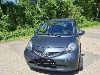 Gebraucht Toyota Aygo 69 PS (50 kW) 2005 Silber Kleinwagen