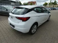 Używany Opel Astra Edition 110 KM (80 kW) 2017 Biały Sedan/Limuzyna