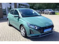 Gebraucht Hyundai i20 Select 101 PS (74 kW) 2025 Gruen Kleinwagen