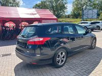Gebraucht Ford Focus Ambiente 125 PS (91 kW) 2014 Schwarz Limousine