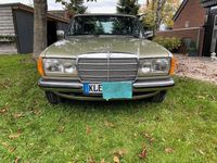 Gebraucht Mercedes 200 109 PS (80 kW) 1982 Silber Limousine