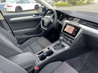 gebraucht VW Passat Variant 1.6 TDI DSG Comfort Navi LED AHK