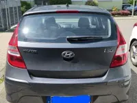 Usado Hyundai i30 Classic 109 CV (80 kW) 2011 Plateado Familiar