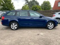 Gebraucht Skoda Octavia Ambition 105 PS (77 kW) 2014 Blau Kombi