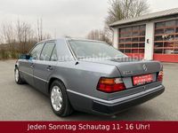 Gebraucht Mercedes E230 132 PS (97 kW) 1992 Grau Limousine