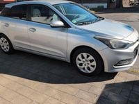 Gebraucht Hyundai i20 GO! 75 PS (55 kW) 2017 Silber Kleinwagen