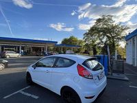 Gebraucht Ford Fiesta Celebration 101 PS (74 kW) 2017 Weiß Kleinwagen