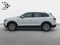 Gebraucht VW Touareg Basis 286 PS (210 kW) 2019 Pure white SUV