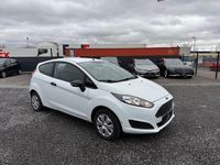 Gebraucht Ford Fiesta Ambiente 60 PS (44 kW) 2014 Weiß Kleinwagen