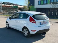 Gebraucht Ford Fiesta Trend 82 PS (60 kW) 2012 Weiß Limousine
