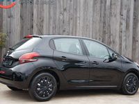 Gebraucht Peugeot 208 Access 68 PS (50 kW) 2015 Schwarz Kleinwagen