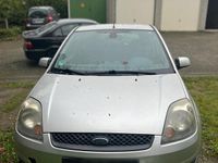Gebraucht Ford Fiesta 85 PS (62 kW) 2006 Silber Kleinwagen