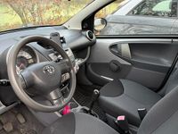 Gebraucht Toyota Aygo 68 PS (50 kW) 2006 Silber Kleinwagen