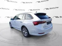 Gebraucht Skoda Octavia Ambition 116 PS (85 kW) 2022 Moonweiss metallic Kombi