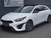 Gebraucht Kia ProCeed GT GT 204 PS (150 kW) 2022 Sonderlackierung deluxeweiß metallic Kleinwagen