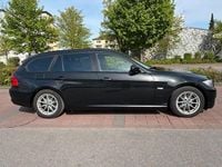 Gebraucht BMW 318 143 PS (105 kW) 2011 Schwarz Kombi