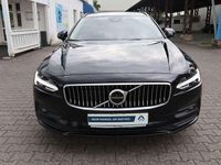 Gebraucht Volvo V90 Momentum 197 PS (144 kW) 2022 Onyx black Kombi
