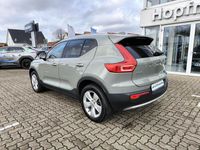 Gebraucht Volvo XC40 163 PS (119 kW) 2022 Sage green / metallic SUV