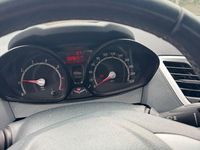 Gebraucht Ford Fiesta Trend 82 PS (60 kW) 2011 Silber Kleinwagen