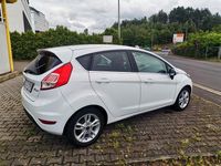 Gebraucht Ford Fiesta Titanium 101 PS (74 kW) 2016 Weiß Kleinwagen