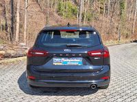 Gebraucht Ford Focus Titanium 125 PS (91 kW) 2024 Schwarz Limousine