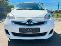 Gebraucht Toyota Verso-S Basis 99 PS (72 kW) 2015 Weiß Van / Kleinbus