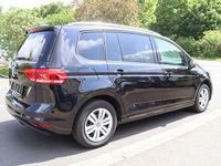Gebraucht VW Touran Sound 110 PS (80 kW) 2017 Schwarz Van / Kleinbus