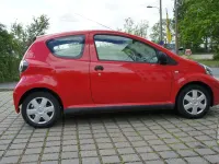 Używany Toyota Aygo Basis 68 KM (50 kW) 2009 Czerwony Hatchback
