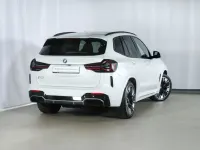 Gebraucht BMW iX3 Impressive 210 kW (286 PS) 2022 Mineralweiss metallic SUV