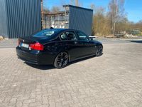 Gebraucht BMW 320 177 PS (130 kW) 2009 Schwarz Limousine