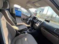 Second-hand VW Jetta 105 CP (77 kW) 2011 Argintiu Berlinǎ
