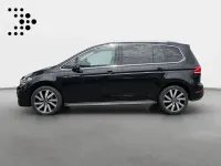 Gebraucht VW Touran Highline 150 PS (110 kW) 2023 Deep black perleffekt Van / Kleinbus