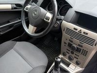 Gebraucht Opel Astra 105 PS (77 kW) 2008 Schwarz Kombi