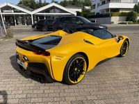 Gebraucht Ferrari SF90 1001 PS (736 kW) 2023 Gelb Cabrio