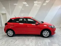 Gebraucht Hyundai i20 Select 84 PS (61 kW) 2020 Rot Kleinwagen