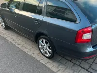Gebraucht Skoda Octavia Elegance 160 PS (117 kW) 2012 Grau Kombi
